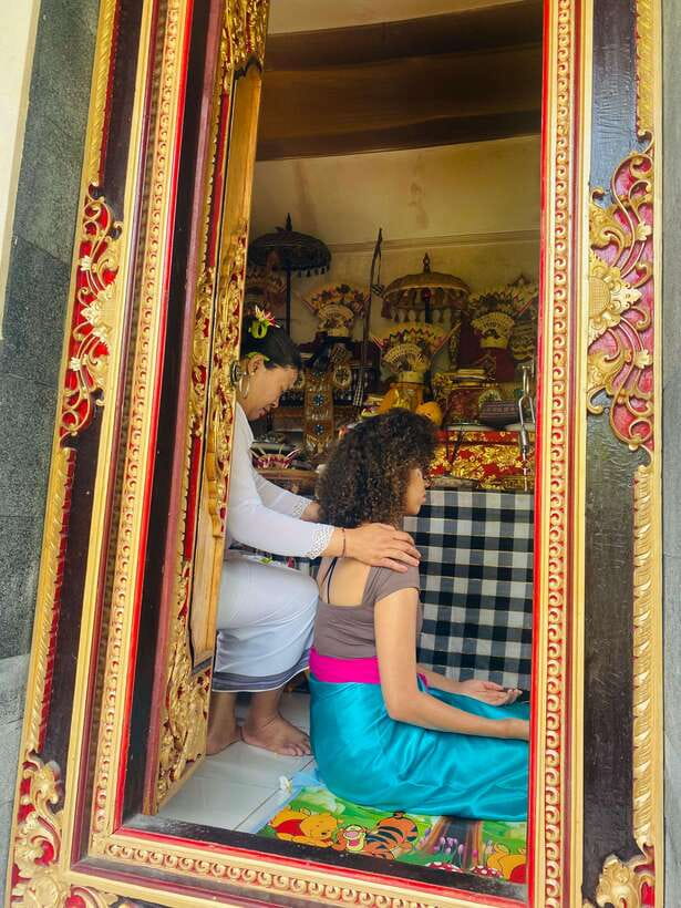 Ubud: Traditional Healing with White Lotus Blessing - Meeting Merta Mesari in an Ubud temple-like space
