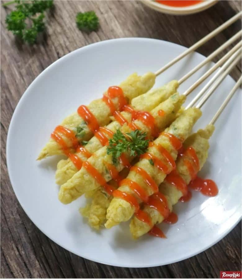 Ubud Traditional Night Market Food Tour-All Inclusive - The first taste: cakes, Megibung, and a cultural warm-up