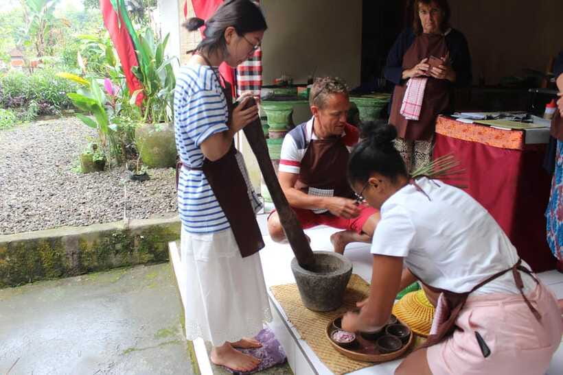 Ubud : Vegetarian & Vegan cooking class with market visit - Lunch or Dinner Buffet: Eating With the Skills You Just Learned