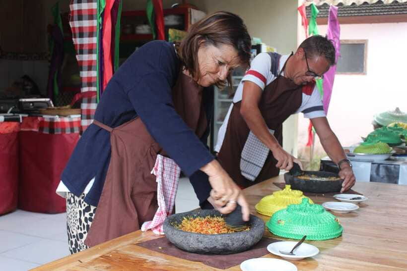 Ubud : Vegetarian & Vegan cooking class with market visit - Afternoon Option: Making a Hindu Offering Canang