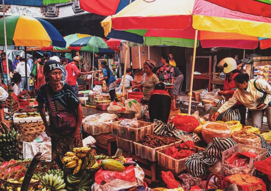Ubud: Walking Tour with Campuhan Ridge & Monkey Forest - Ubud Traditional Art Market: Shopping with a Culture Lens