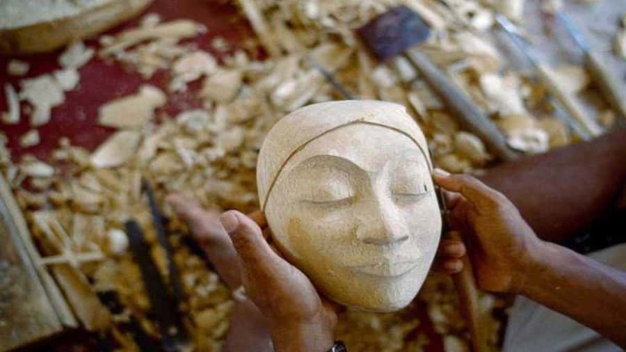 Ubud: Wood Carving Class with Balinese Artisans - What you take home: a souvenir with your fingerprints
