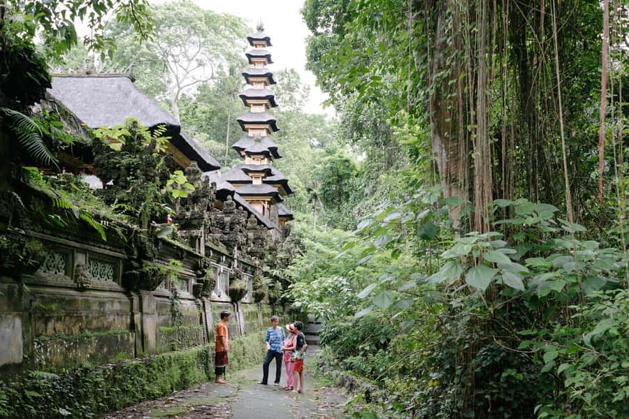 Ubud's Journey from Past to Present - Ubud Royal Palace (Puri Agung Ubud): The 116-Year-Old Sculptor and Royal Gate Meaning