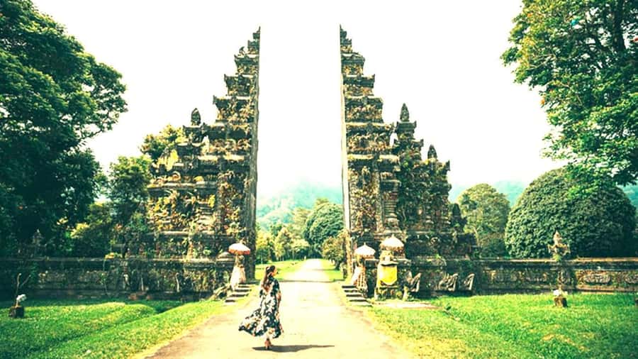 Ulun Danu, Handara Gate & Banyumala – Private Highlands Tour - Ulun Danu Bratan Temple on Lake Beratan: misty, iconic, and photo-friendly