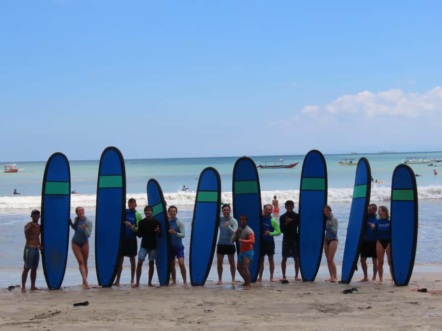 Uluwatu: Beginner & Intermediate Surf Lesson with Equipment - Key Points at a Glance