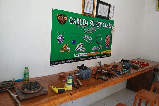 Uluwatu Silver Class: A Unique Jewelry-Making Experience in Bali - The teacher factor: friendly guidance, with one note on communication