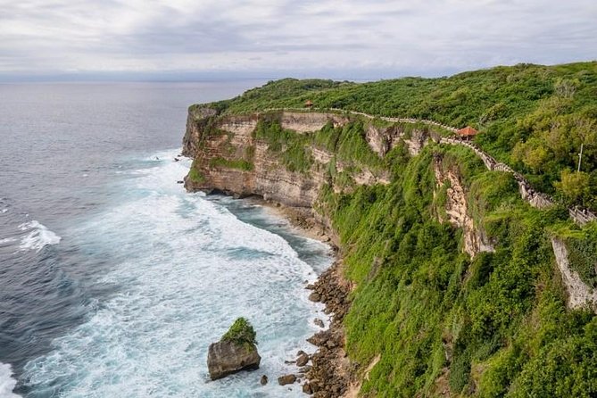 Uluwatu Sunset, Kecak Dance, and Dinner Jimbaran Beach - Kecak and Fire Dance: the show mechanics that make it work