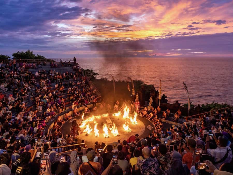 Uluwatu Sunset Temple - Kecak Dance Show & Seafood Dinner - Getting there the easy way: pickup areas and the role of your English driver
