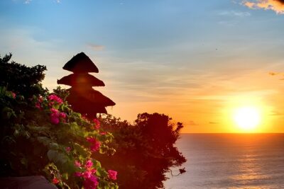Uluwatu Sunset,Kecak Dance and Diner Seafood In Jimbaran - Uluwatu Temple: Cliff Views, Steps, and Monkey Reality