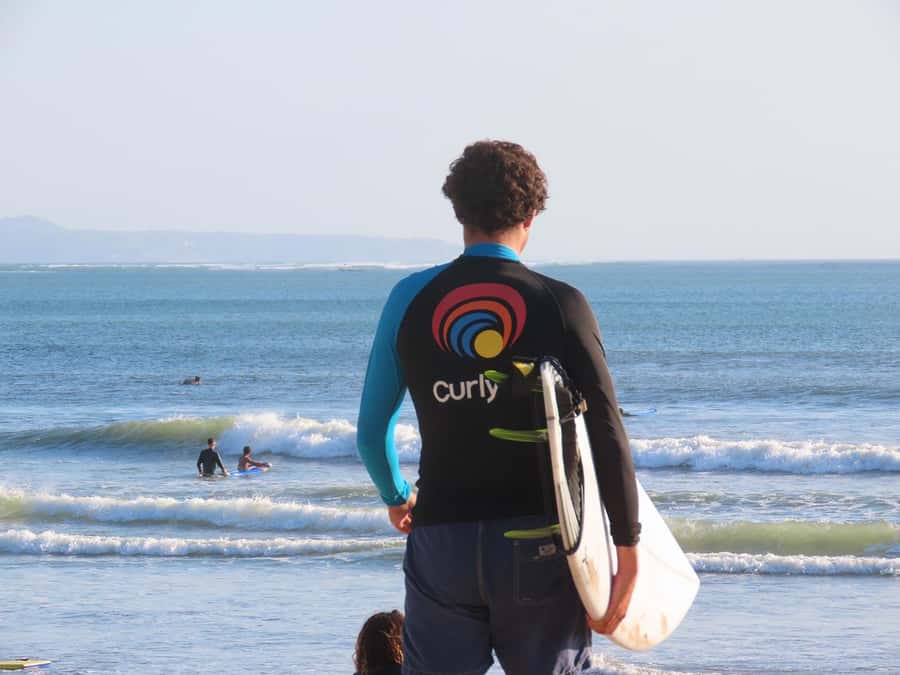 ULUWATU SURFING LESSON FOR ALL LEVELS - Coaching Style: 1-to-1 Guidance Inside a Small Group
