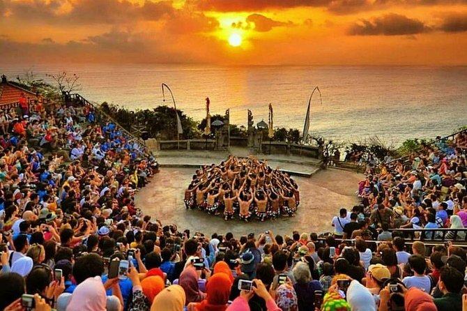 Uluwatu Temple & Kecak Fire Dance Show (Include All Tickets) - Where the guide earns their keep at Uluwatu