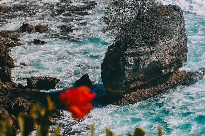 Uluwatu Temple Scenic Beaches and Fire Kecak Dance Tour - Uluwatu Temple on the cliff: views, monkeys, and timing that matters