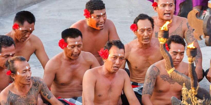 Uluwatu Temple : Sunset and Kecak Fire Dance / Private tour - Entering Uluwatu Temple: Cliff Views, Temple Atmosphere, and Photo Spots