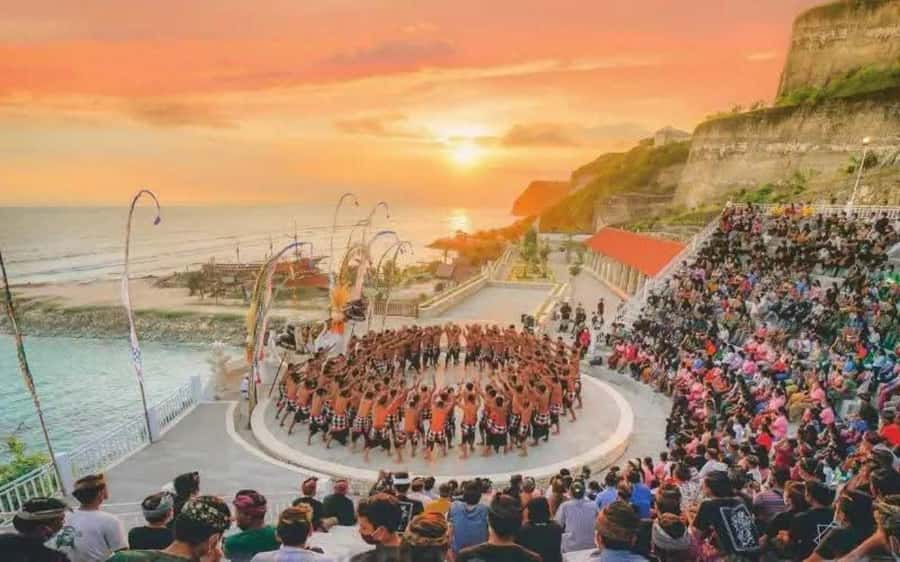 Uluwatu: Temple Sunset, Kecak Dance & Jimbaran Dinner - Why Uluwatu Sunset + Kecak Works So Well
