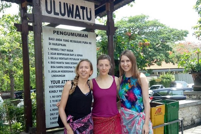Uluwatu tour & Balinese kecak dance - Stop 3: Pandawa Beach—simple sunbathing and swimming time