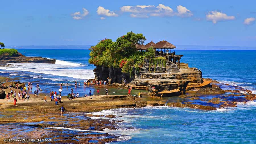 West Bali: Jatiluwih Rice Terrace and Tanah Lot Sunset Tour - Tanah Lot sunset: the sea-temple moment, plus space to wait
