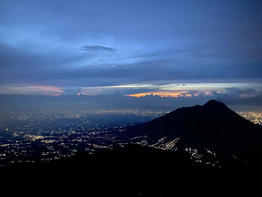 Yogyakarta: 1 Day Trip Mount Merbabu Sunrise Hike - Descent back to Basecamp: the part your legs remember