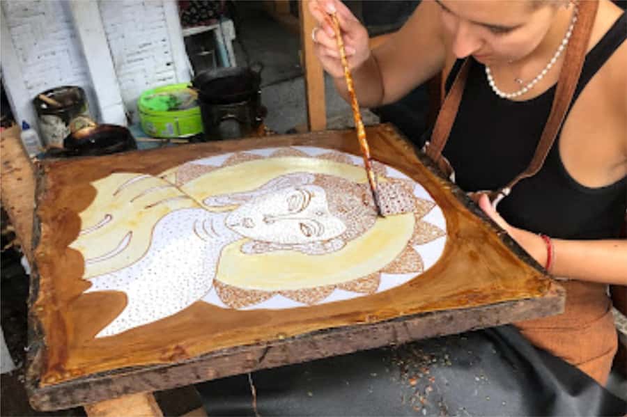 Yogyakarta: 2-hour Batik Making Course with Souvenir - Batik Seno Gallery: the workshop location that feels local