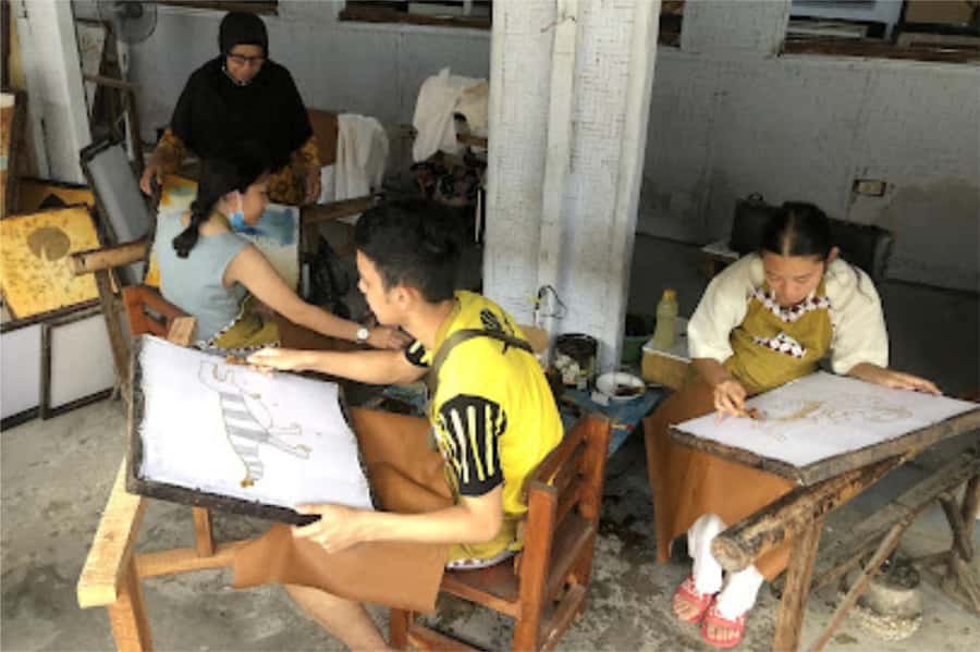 Yogyakarta: 2-hour Batik Making Course with Souvenir - Choosing your time: from quick sessions to a near-full day of layering