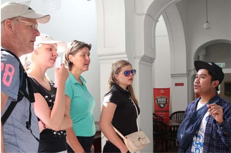 Yogyakarta: 2-Hour Crash Course City Intro on Walking Tour - Walking Malioboro Street: Indie shops, cafes, and the history hiding in plain sight