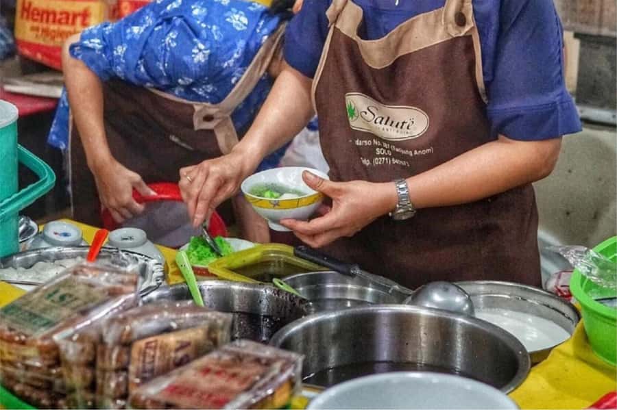 Yogyakarta: 3-Hour Night Walking with Street Food Tasting - What’s included, and how that affects the value