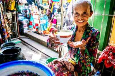 Yogyakarta: 3-Hour Night Walking with Street Food Tasting - Sliding Through Jogja in the Front of a Becak Rickshaw