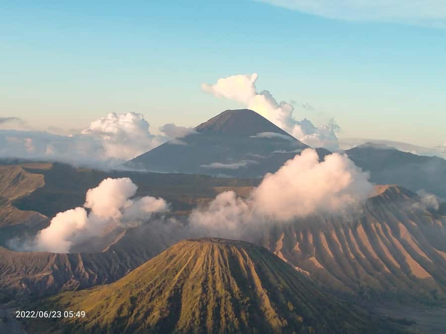 Yogyakarta: 3D2N Mount Bromo & ijen Tour with drop off Bali - Mount Bromo: active volcano views with a jeep shortcut