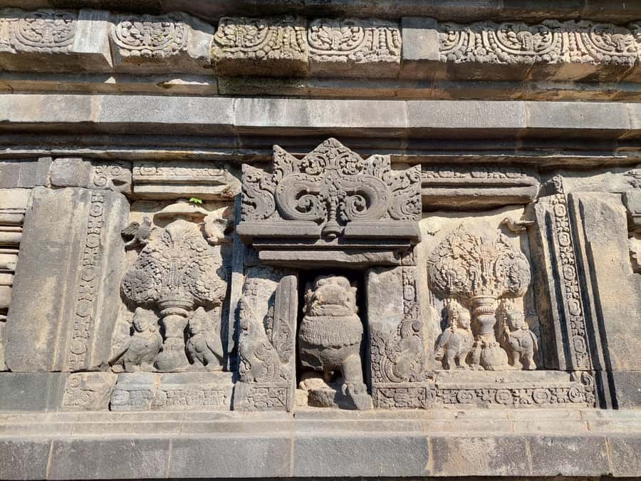Yogyakarta: Borobudur and Prambanan Private Tour - Pawon and Mendut: why the “small” temples matter