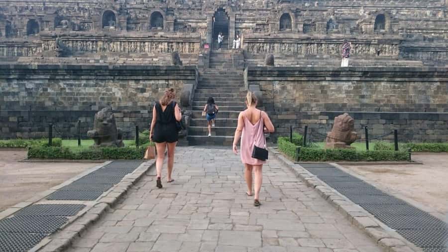 Yogyakarta: Borobudur and Prambanan with a private car - Borobudur: what 3 hours at your pace feels like
