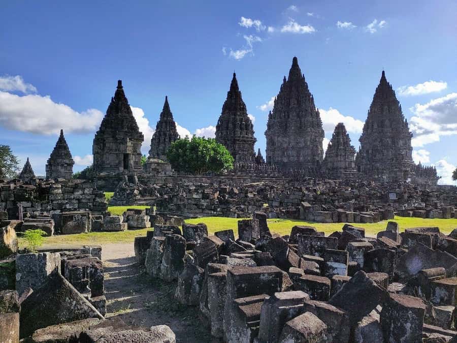 Yogyakarta: Borobudur Climb and Prambanan Shared Guided Tour - What I’d pack mentally (not just physically)