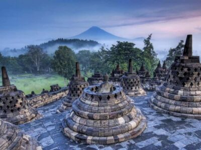 Yogyakarta: Borobudur Climb the Top & Mount Merapi Jeep Tour - Getting from place to place: private van, lunch break, and not feeling rushed