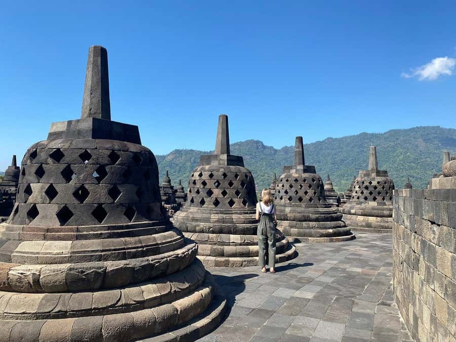 Yogyakarta: Borobudur Climb-Up and Prambanan Guided Tour - Why Borobudur and Prambanan in one day makes sense in Yogyakarta