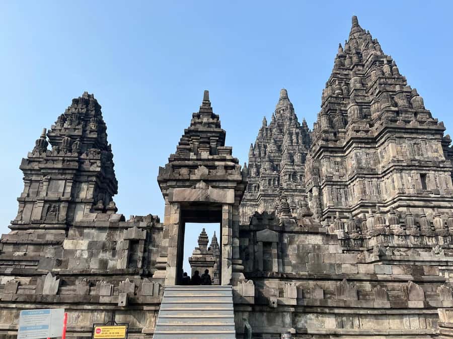 Yogyakarta: Borobudur Climb-Up and Prambanan Guided Tour - Prambanan in 1.5 hours: seeing Brama, Shiva, and Wisnu without losing the plot