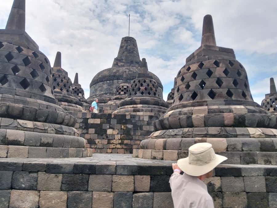 Yogyakarta: Borobudur Climb-Up and Prambanan Guided Tour - What to bring for a long temple day (and why cash still matters)