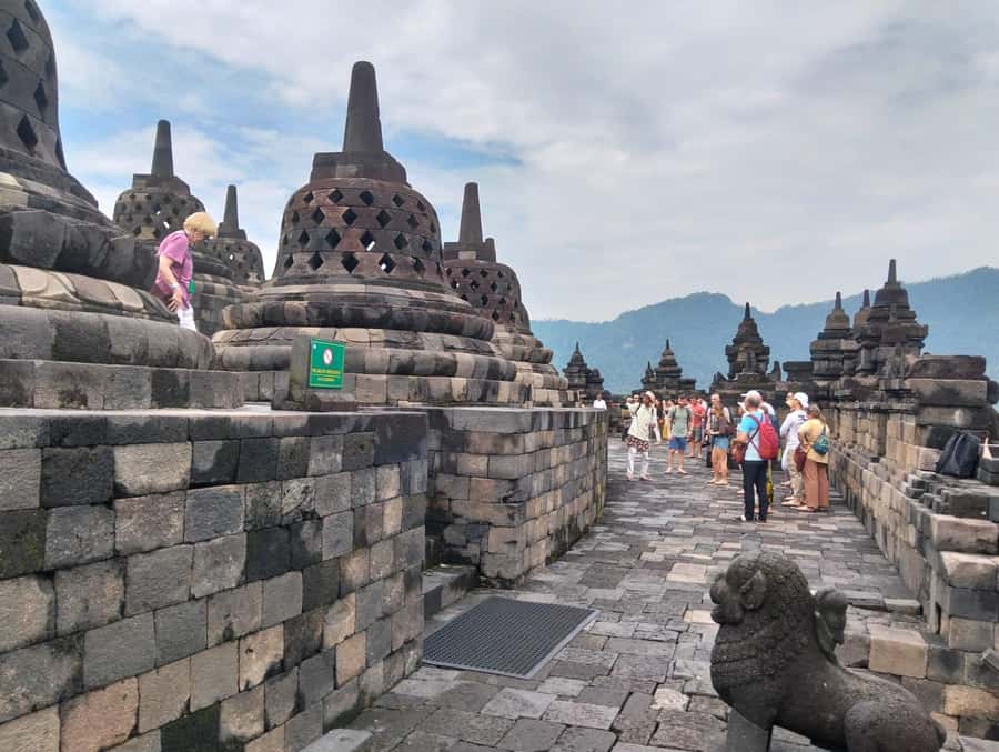 Yogyakarta: Borobudur Climb-Up and Prambanan Guided Tour - Borobudur climb-up: the early-morning advantage you’re paying for