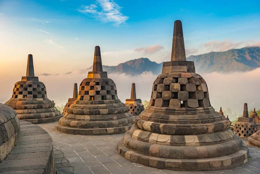 Yogyakarta: Borobudur climb up and Prambanan Temple Tour - Borobudur + Prambanan from Yogyakarta: the value of a single 8-hour day