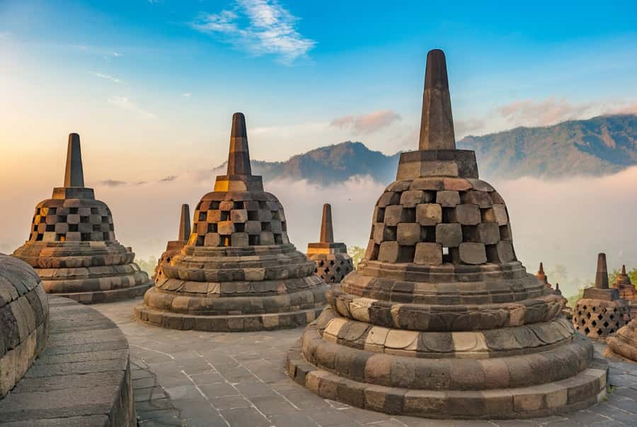 Yogyakarta: Borobudur climb up and Prambanan Temple Tour - How the guide makes Borobudur click (and keeps the day on track)