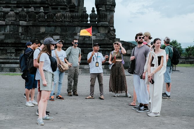 Yogyakarta Borobudur Climb Up And Prambanan Temples Sharing Tour - The lunch reality: you’ll get a break, but not a full meal