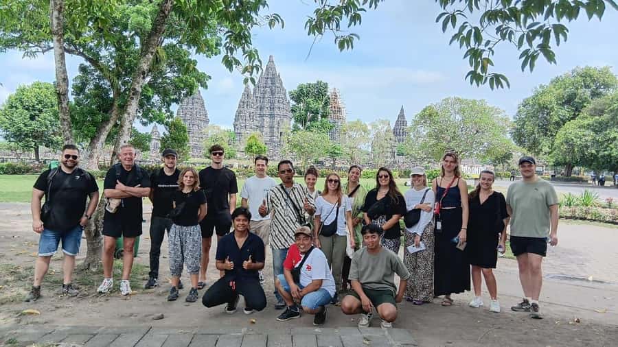 Yogyakarta: Borobudur climb up guarantee& prambanan temple - Exploring Prambanan like it actually makes sense