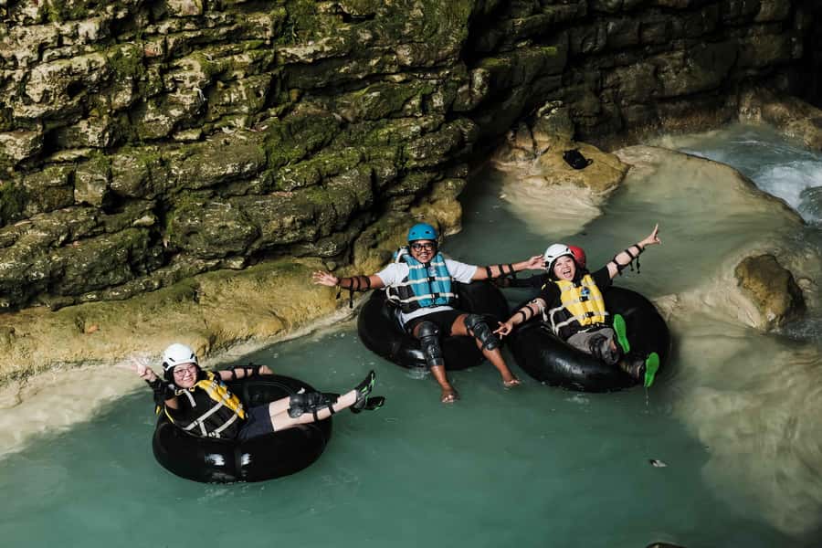 Yogyakarta: Borobudur Climb-up Guided Shared Tour - Ride in comfort: the A/C van transfer