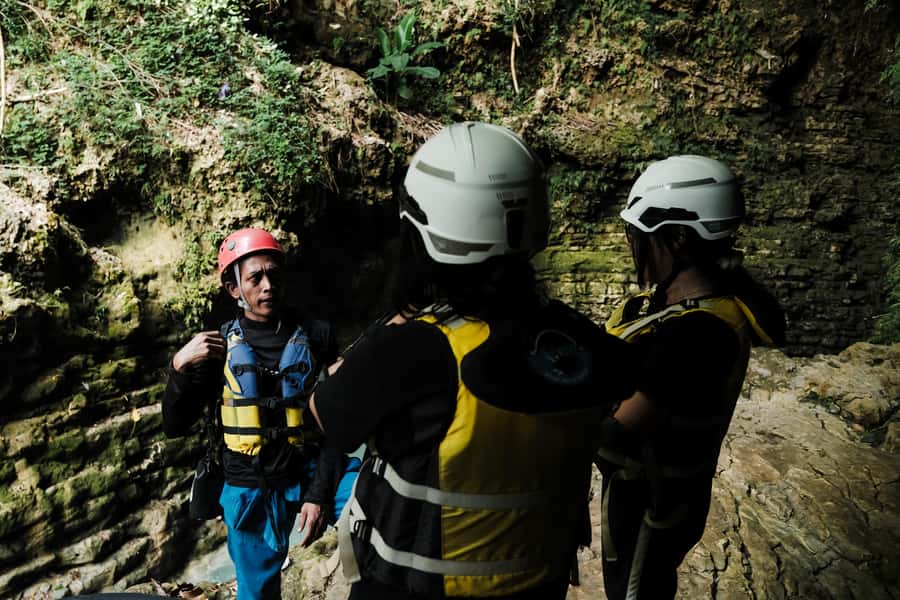 Yogyakarta: Borobudur Climb-up Guided Shared Tour - Entering Borobudur with full access and a guide