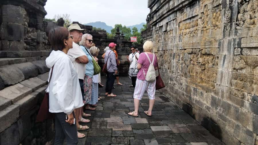 Yogyakarta: Borobudur Climb up & Prambanan Tour with Sunset - Key Things You’ll Notice on This Borobudur–Prambanan Sunset Day