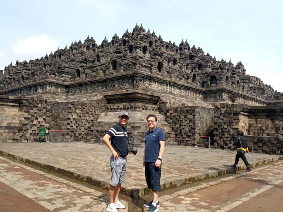 Yogyakarta: Borobudur climb up, Prambanan& Vulcano lava View - FAQ