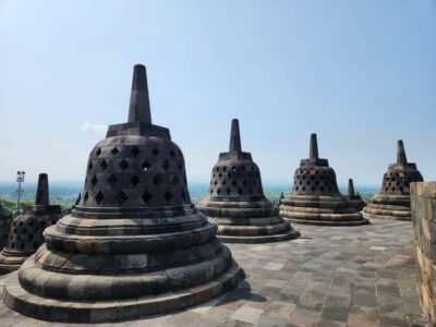Yogyakarta: Borobudur climb up, Prambanan& Vulcano lava View - Prambanan Temple: Brama, Shiva, Visnu in Real Scale