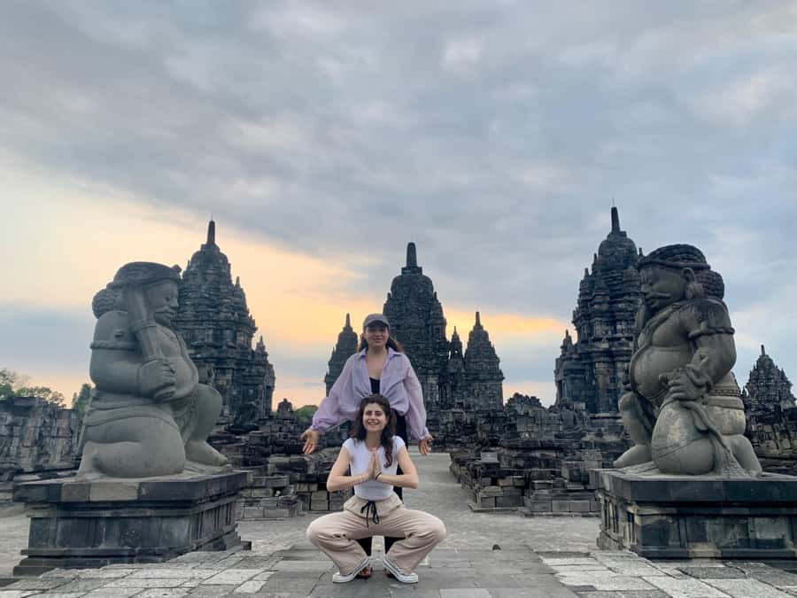 Yogyakarta: Borobudur ClimbUp (sunrise option) & Prambanan - Breakfast and Setumbu Hill: two ways to read the same sunrise