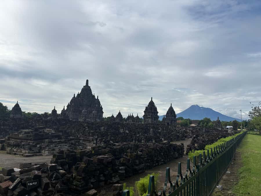 Yogyakarta: Borobudur ClimbUp (sunrise option) & Prambanan - Lunch, pacing, and staying comfortable for the long day