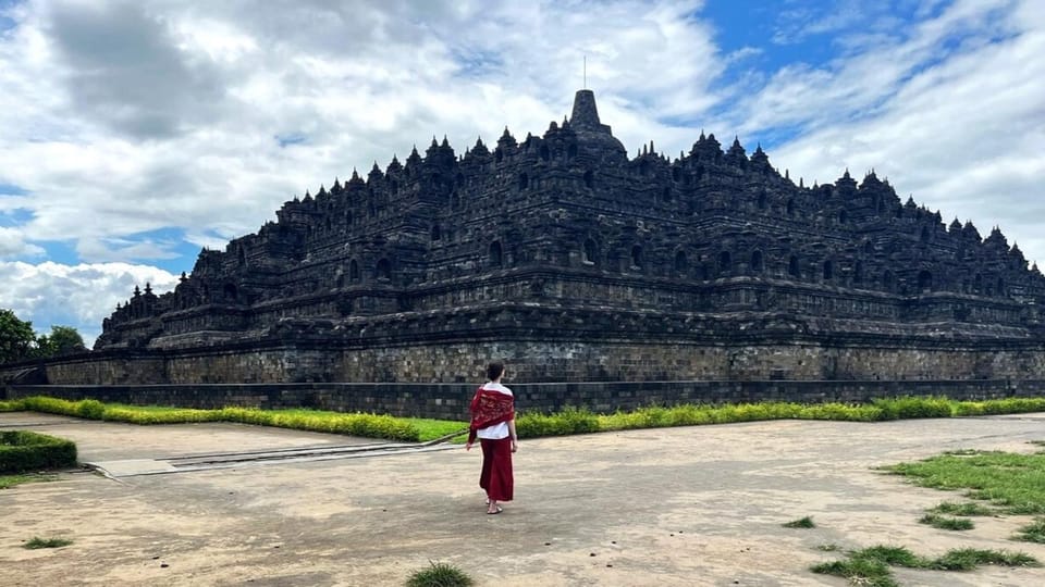 Yogyakarta: Borobudur Half-Day Tour with Climb up Access - What you receive: sandals, tote bag, and the kind of help that prevents headaches