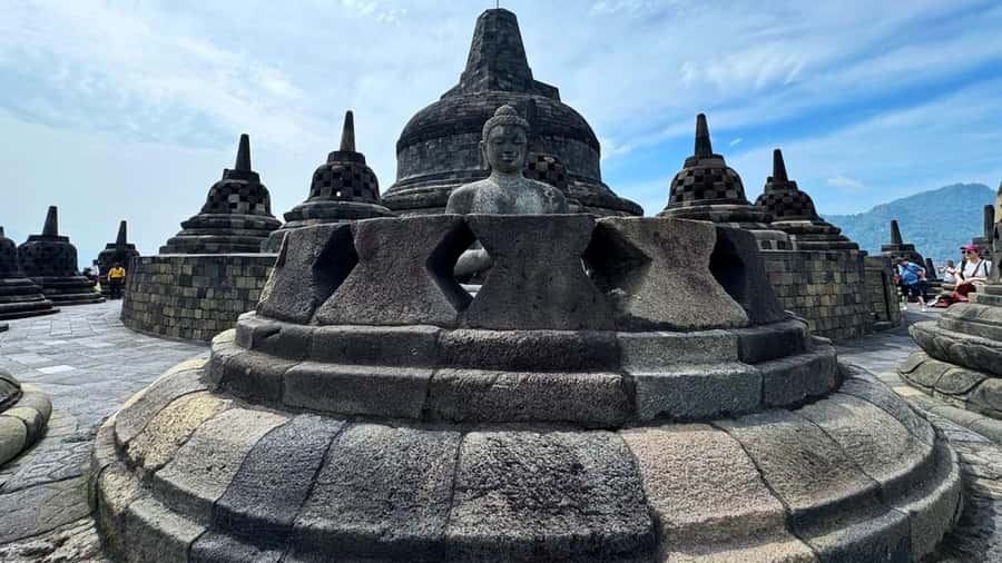 Yogyakarta: Borobudur Half-Day Tour with Climb up Access - Crowds: the main factor you can’t control