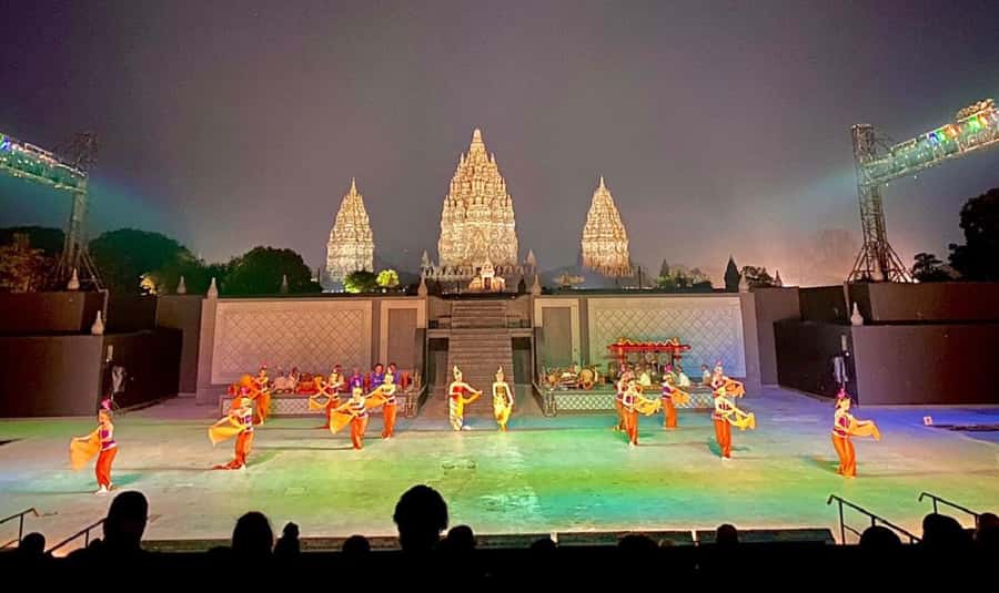 Yogyakarta: Borobudur, Merapi, Prambanan & Ramayana Ballet - Borobudur Temple Climb: Included Access and the July–September Extra Fee