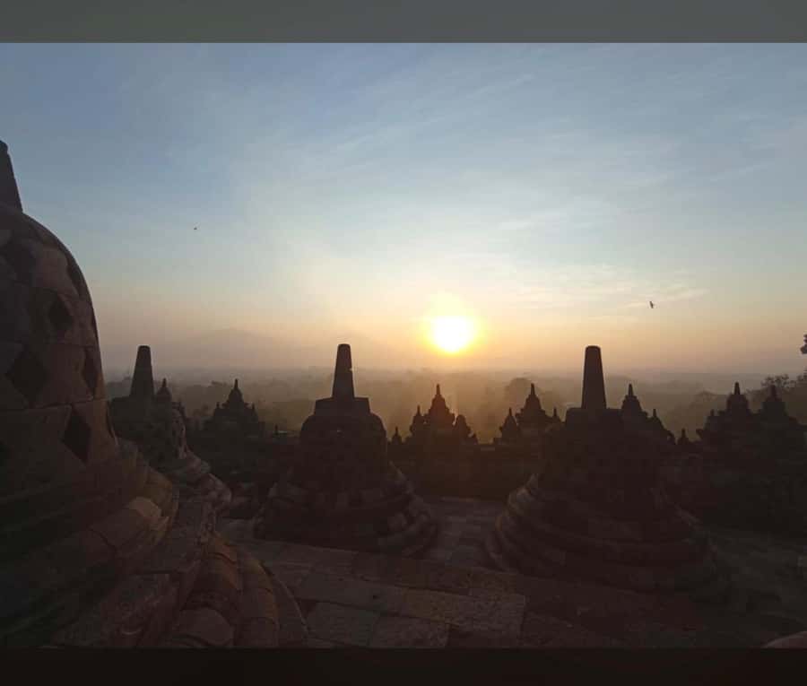 Yogyakarta: Borobudur Sunrise Climbup guarantee & prambanan - Price Breakdown: Where the $25 Ends and IDR 950,000 Starts